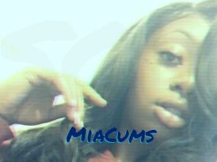 MiaCums